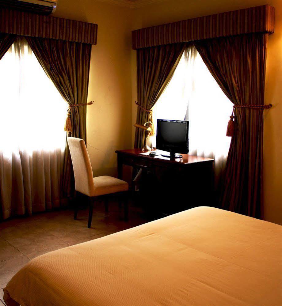 Three Arms Hotel Lagos Esterno foto